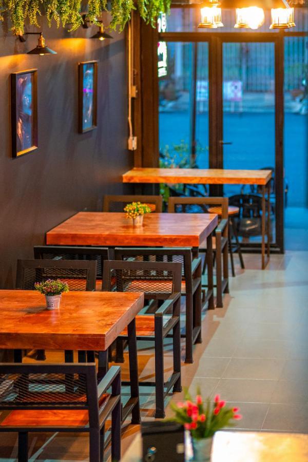 Black Panther Hostel Phuket Bagian luar foto