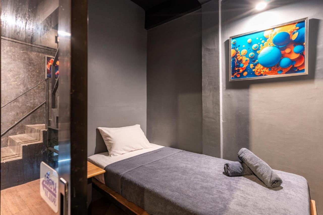 Black Panther Hostel Phuket Bagian luar foto
