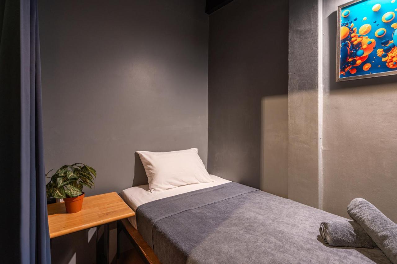 Black Panther Hostel Phuket Bagian luar foto