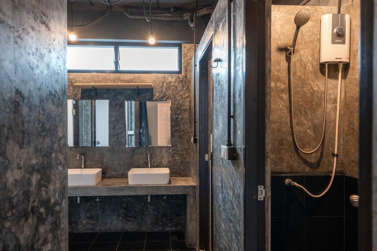 Black Panther Hostel Phuket Bagian luar foto