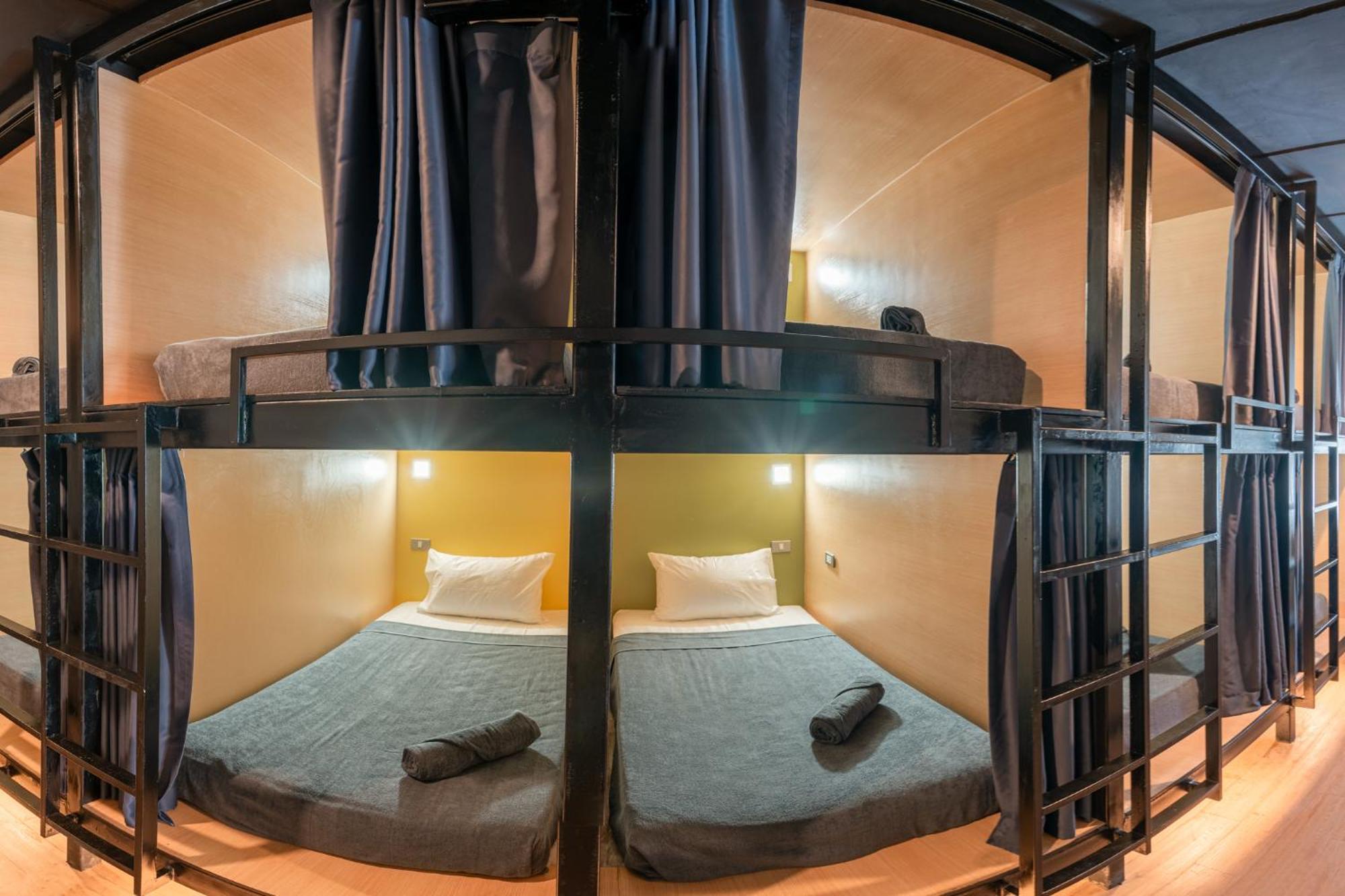 Black Panther Hostel Phuket Bagian luar foto